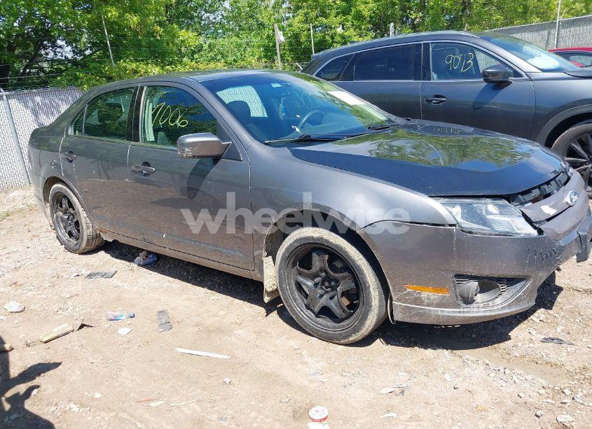 2011 Ford Fusion SE (VIN 3FAHP0HA3BR120055) main photo