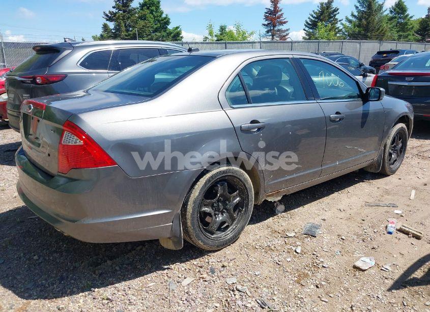 Photo 4 of 2011 Ford Fusion SE (VIN 3FAHP0HA3BR120055)