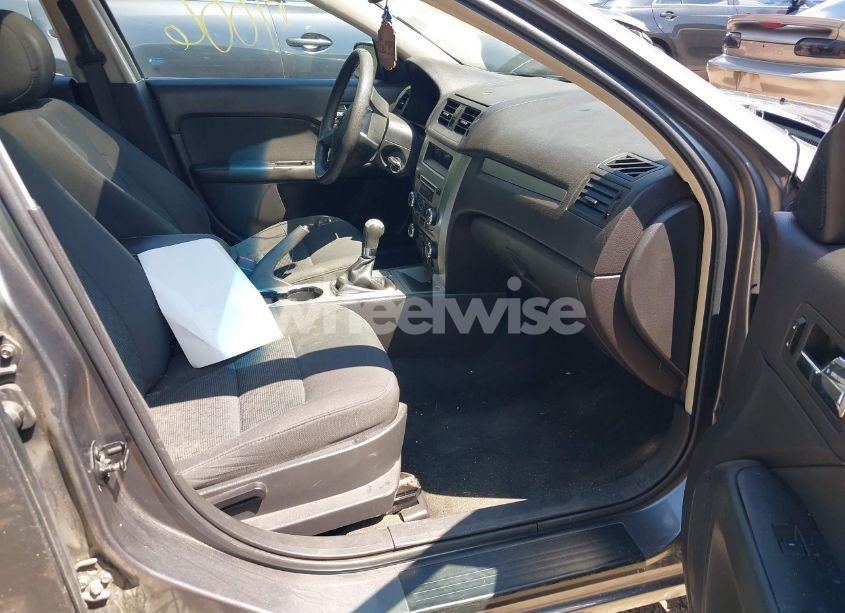 Photo 5 of 2011 Ford Fusion SE (VIN 3FAHP0HA3BR120055)