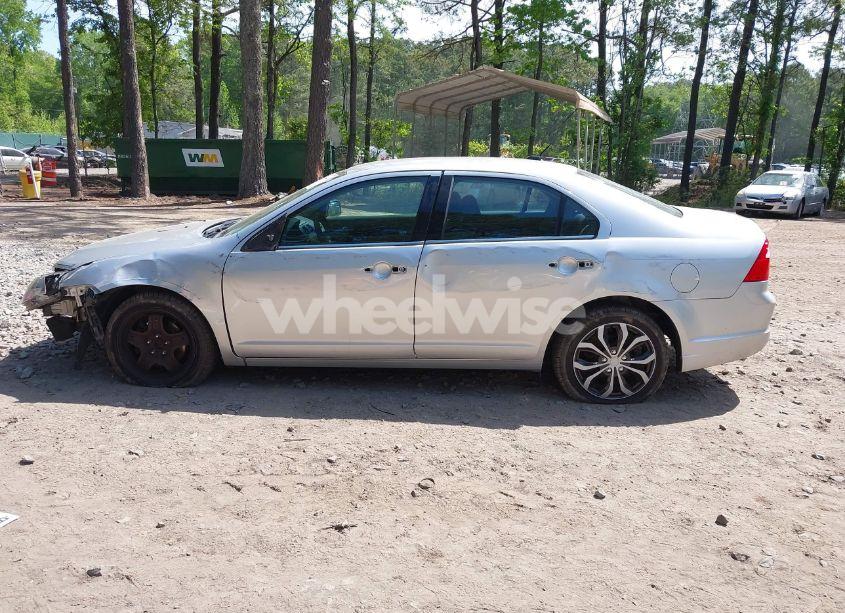 Photo 15 of 2011 Ford Fusion SE (VIN 3FAHP0HA3BR123196)