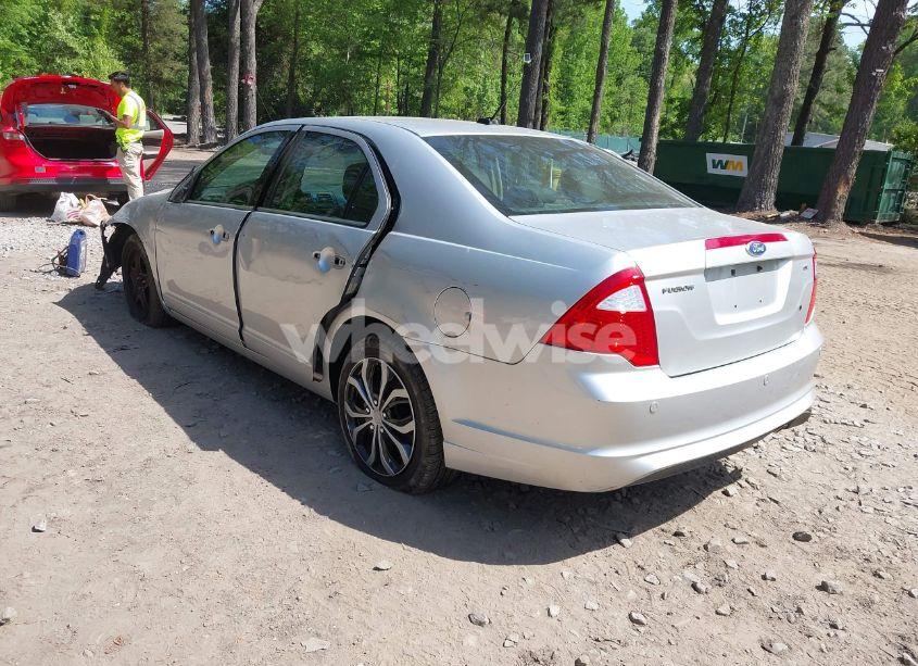 Photo 3 of 2011 Ford Fusion SE (VIN 3FAHP0HA3BR123196)