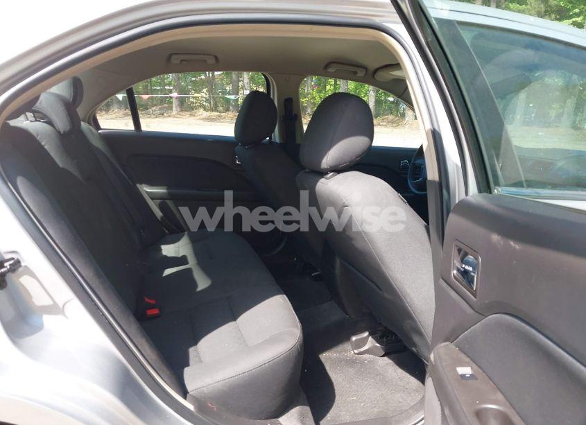 Photo 8 of 2011 Ford Fusion SE (VIN 3FAHP0HA3BR123196)