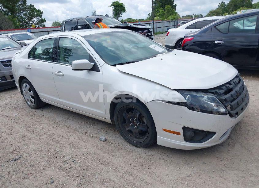 2011 Ford Fusion SE (VIN 3FAHP0HA3BR143075) main photo