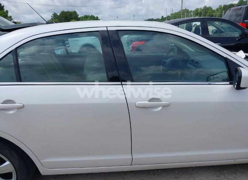 Photo 13 of 2011 Ford Fusion SE (VIN 3FAHP0HA3BR143075)