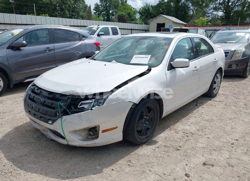 Photo 2 of 2011 Ford Fusion SE (VIN 3FAHP0HA3BR143075)