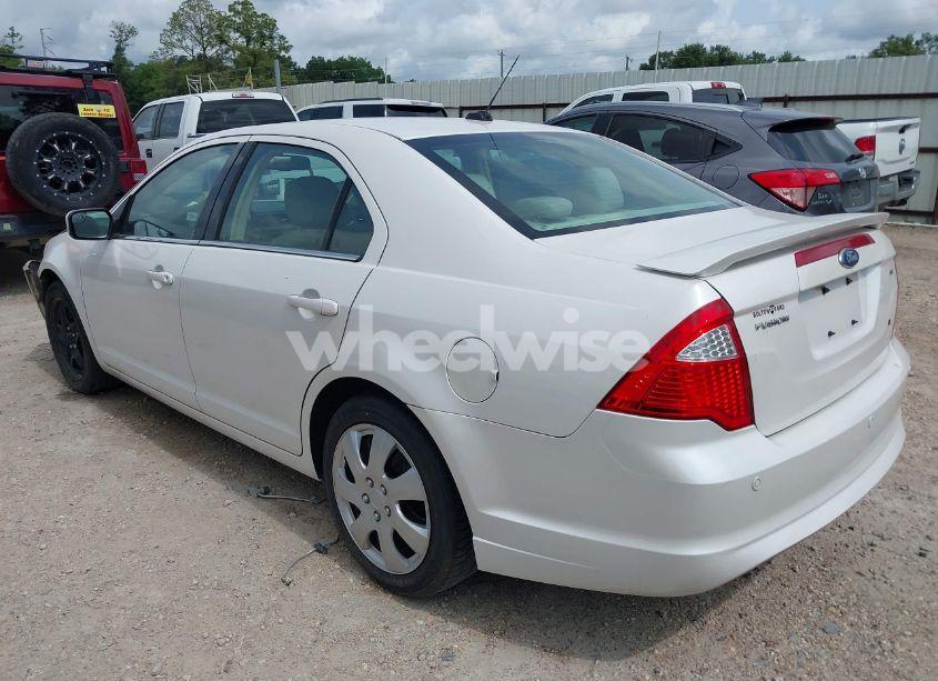 Photo 3 of 2011 Ford Fusion SE (VIN 3FAHP0HA3BR143075)