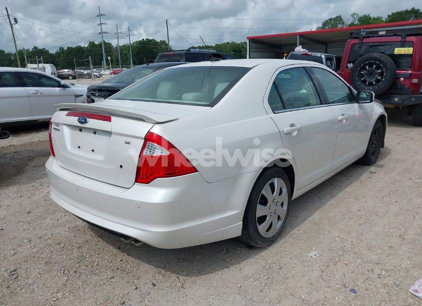 Photo 4 of 2011 Ford Fusion SE (VIN 3FAHP0HA3BR143075)