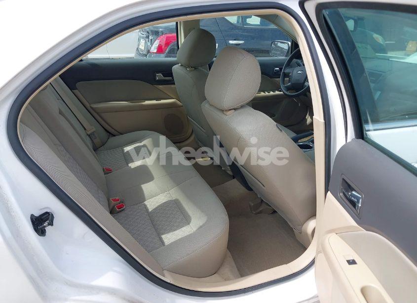 Photo 8 of 2011 Ford Fusion SE (VIN 3FAHP0HA3BR143075)