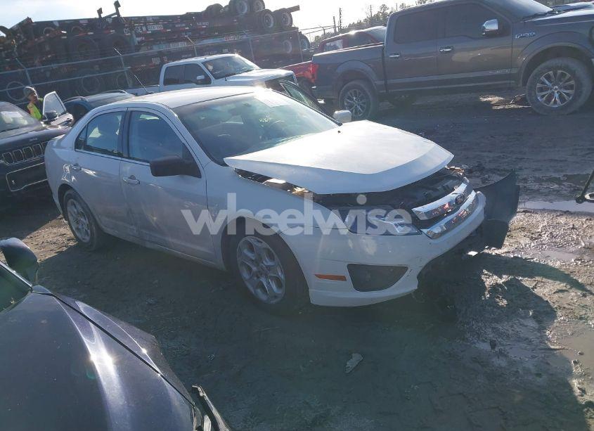 2011 Ford Fusion SE (VIN 3FAHP0HA3BR147112) main photo