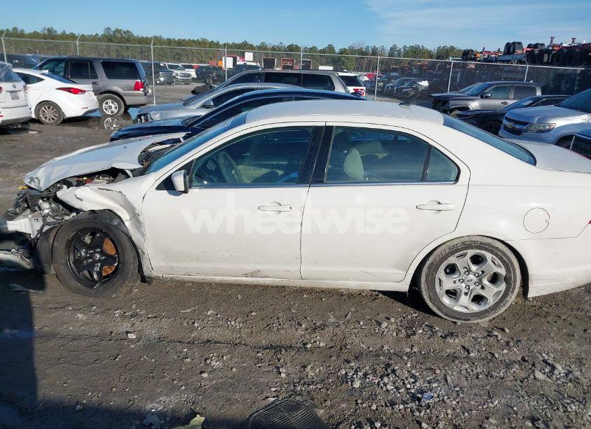 Photo 14 of 2011 Ford Fusion SE (VIN 3FAHP0HA3BR147112)