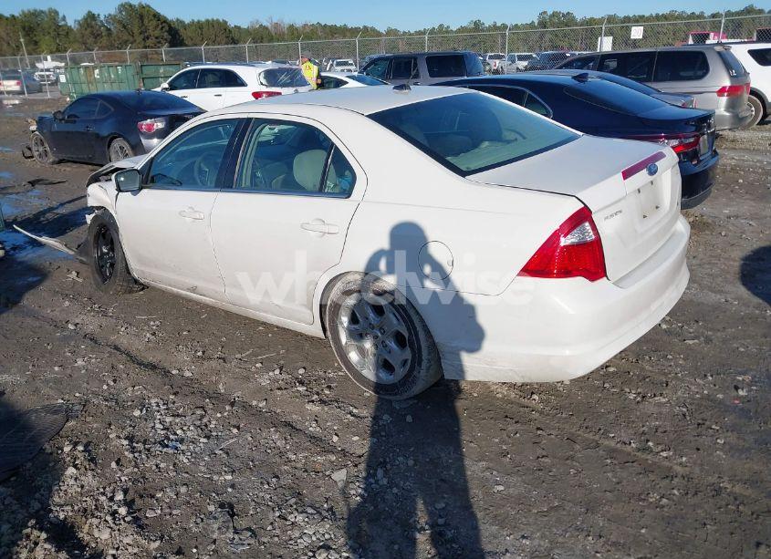 Photo 3 of 2011 Ford Fusion SE (VIN 3FAHP0HA3BR147112)