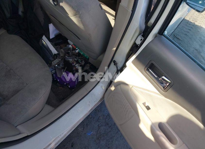 Photo 8 of 2011 Ford Fusion SE (VIN 3FAHP0HA3BR147112)