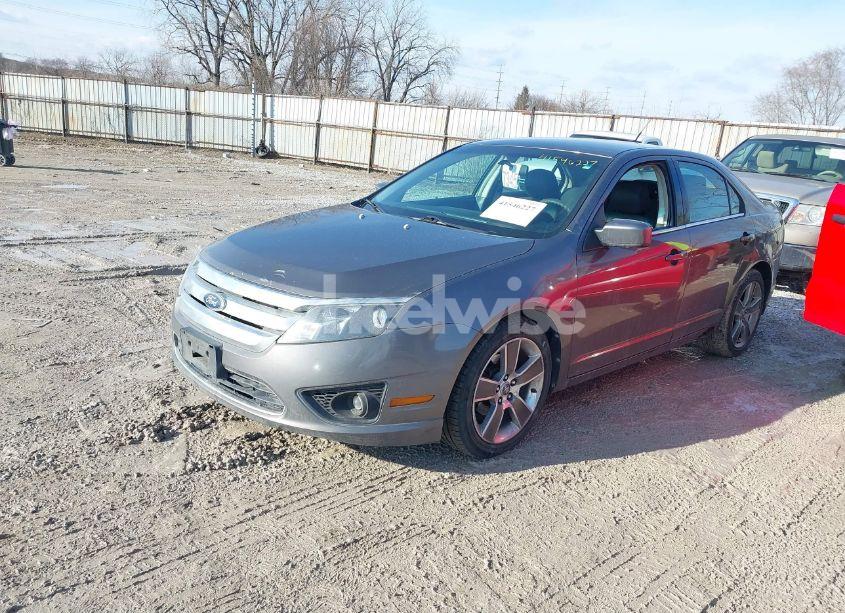 Photo 2 of 2011 Ford Fusion SE (VIN 3FAHP0HA3BR185004)