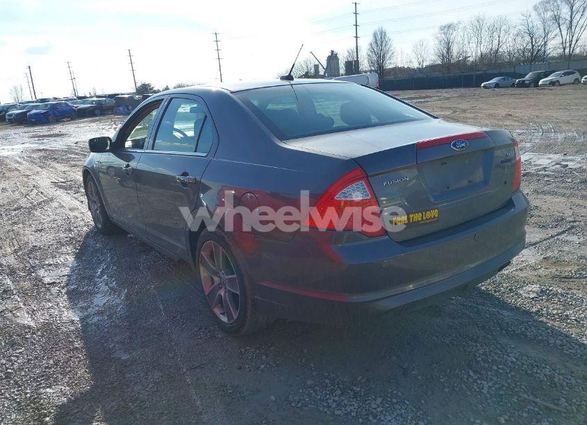 Photo 3 of 2011 Ford Fusion SE (VIN 3FAHP0HA3BR185004)