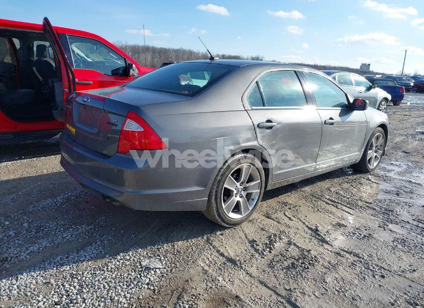 Photo 4 of 2011 Ford Fusion SE (VIN 3FAHP0HA3BR185004)