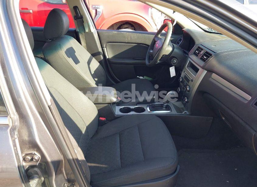 Photo 5 of 2011 Ford Fusion SE (VIN 3FAHP0HA3BR185004)