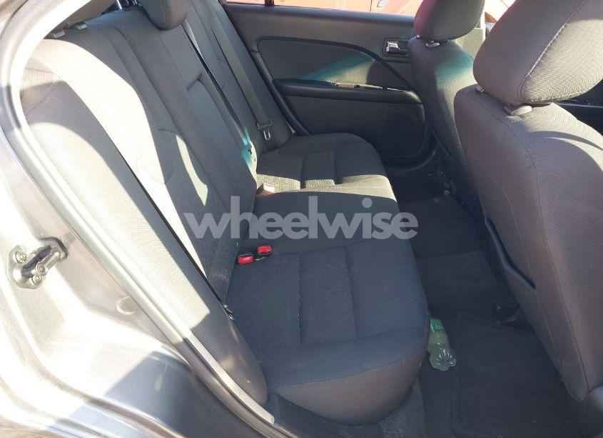 Photo 8 of 2011 Ford Fusion SE (VIN 3FAHP0HA3BR185004)