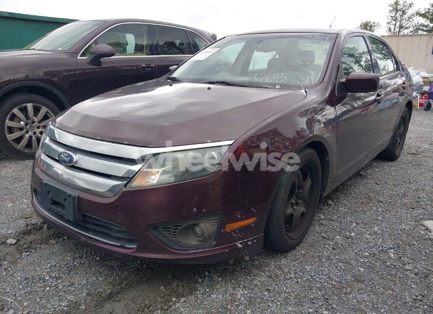 Photo 2 of 2011 Ford Fusion SE (VIN 3FAHP0HA3BR187643)