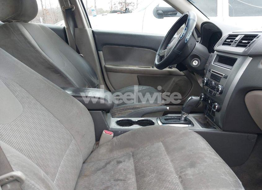 Photo 5 of 2011 Ford Fusion SE (VIN 3FAHP0HA3BR187643)