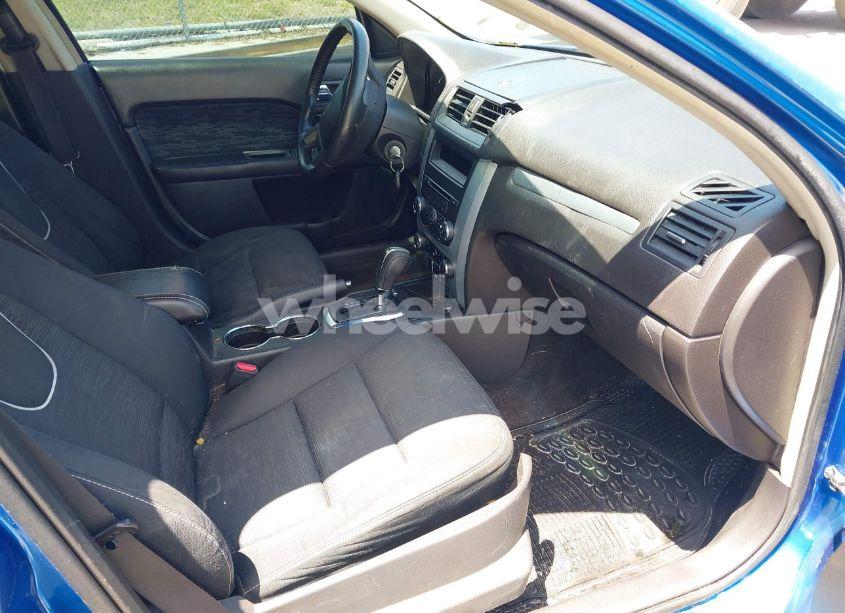 Photo 5 of 2011 Ford Fusion SE (VIN 3FAHP0HA3BR188260)