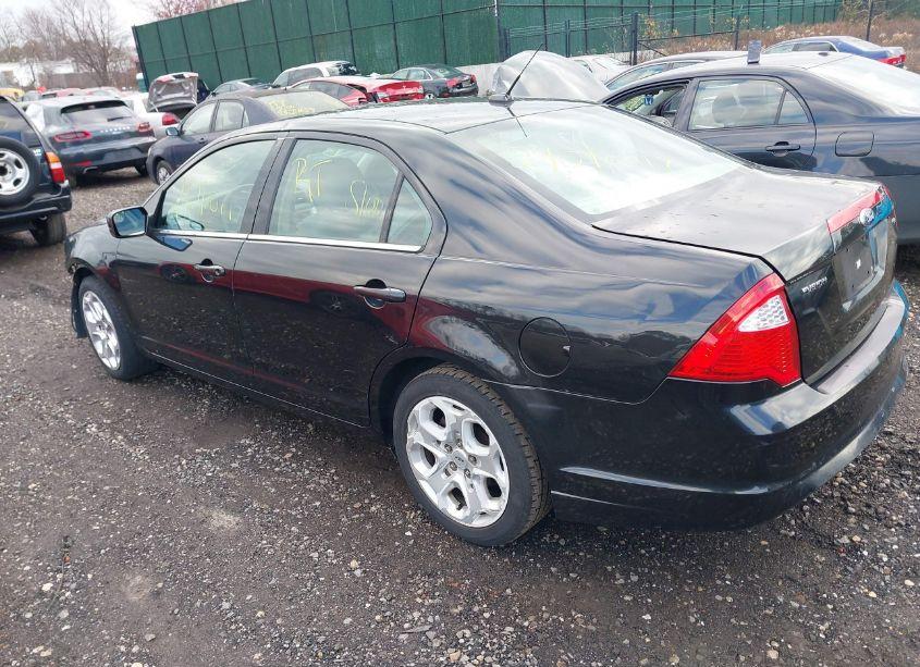 Photo 3 of 2011 Ford Fusion SE (VIN 3FAHP0HA3BR212671)