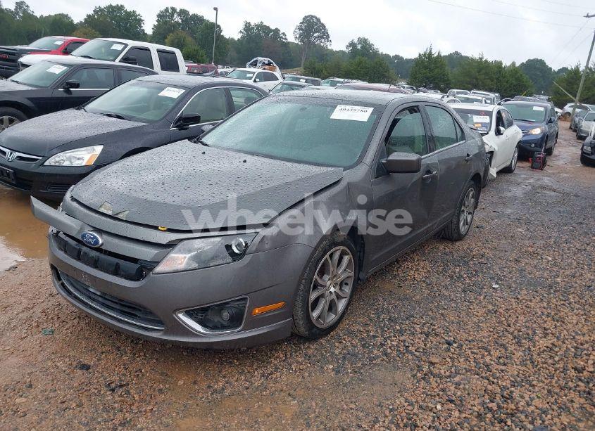 Photo 2 of 2011 Ford Fusion SE (VIN 3FAHP0HA3BR233634)