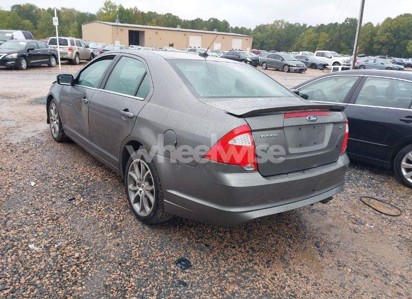 Photo 3 of 2011 Ford Fusion SE (VIN 3FAHP0HA3BR233634)