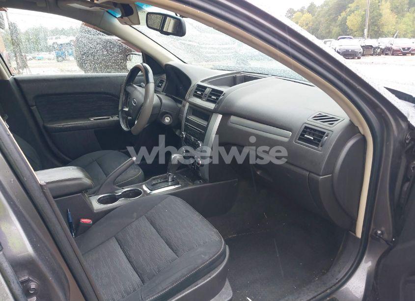 Photo 5 of 2011 Ford Fusion SE (VIN 3FAHP0HA3BR233634)