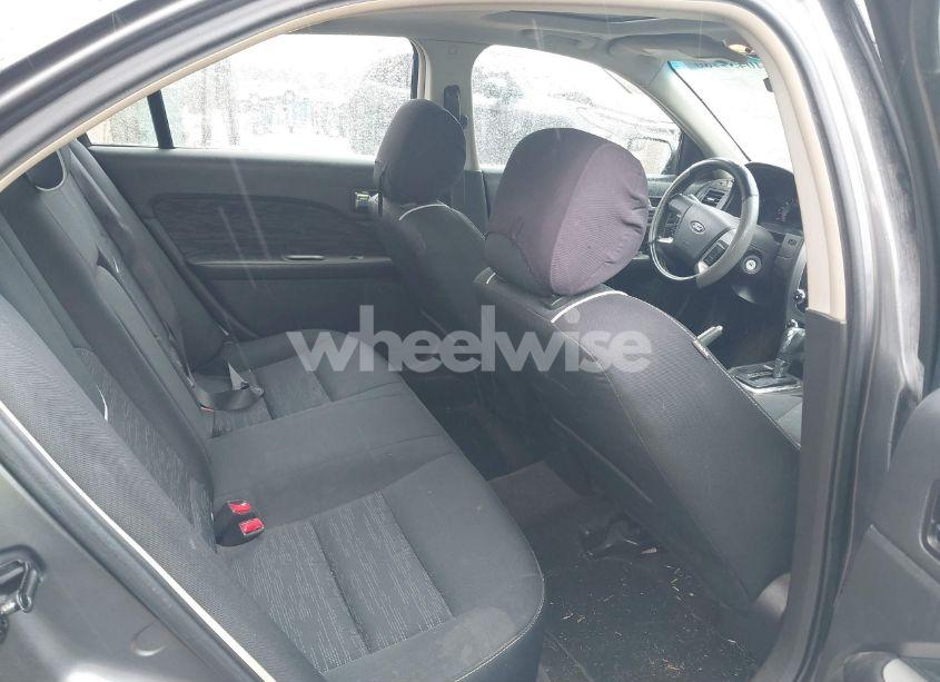 Photo 8 of 2011 Ford Fusion SE (VIN 3FAHP0HA3BR233634)