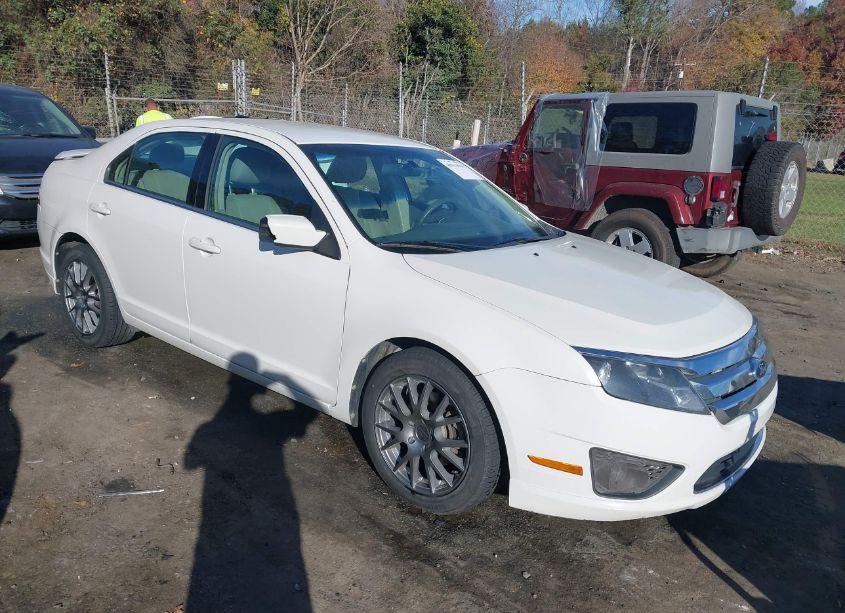 2011 Ford Fusion SE (VIN 3FAHP0HA3BR240793) main photo