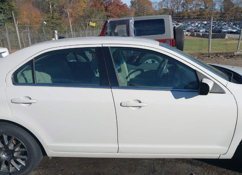 Photo 13 of 2011 Ford Fusion SE (VIN 3FAHP0HA3BR240793)