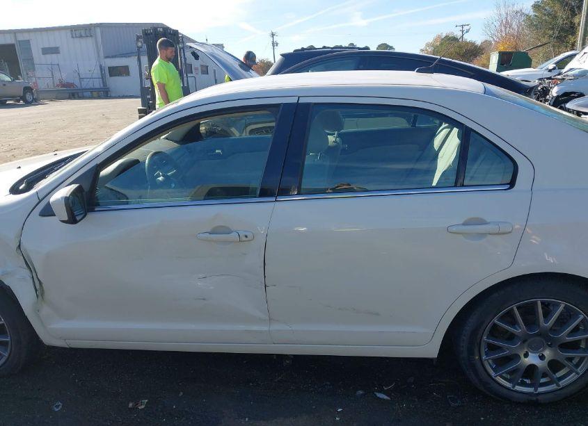 Photo 14 of 2011 Ford Fusion SE (VIN 3FAHP0HA3BR240793)