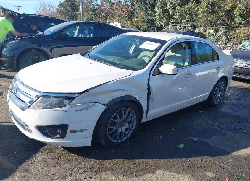 Photo 2 of 2011 Ford Fusion SE (VIN 3FAHP0HA3BR240793)