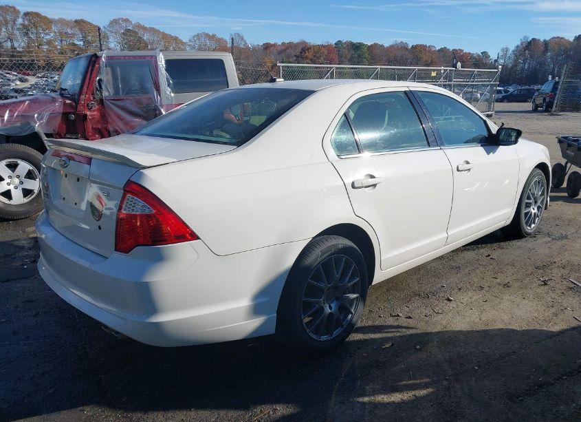 Photo 4 of 2011 Ford Fusion SE (VIN 3FAHP0HA3BR240793)