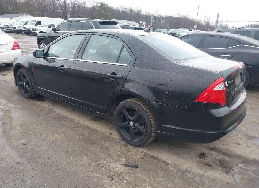 Photo 3 of 2011 Ford Fusion SE (VIN 3FAHP0HA3BR246514)