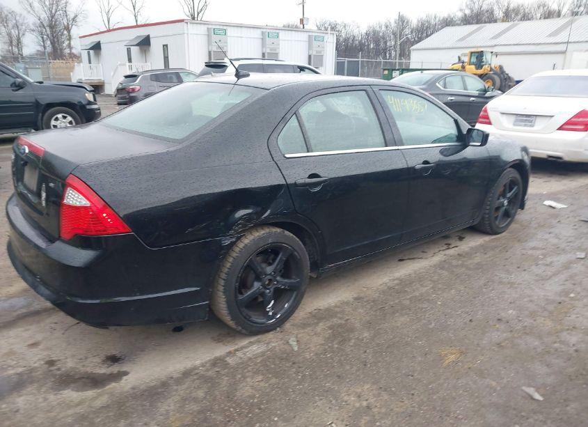 Photo 4 of 2011 Ford Fusion SE (VIN 3FAHP0HA3BR246514)