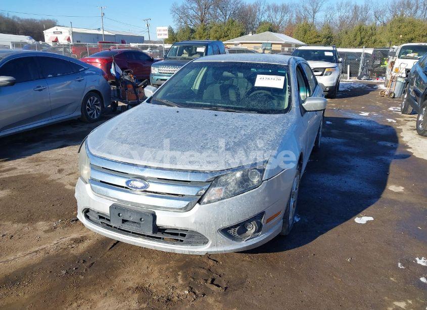 Photo 2 of 2011 Ford Fusion SE (VIN 3FAHP0HA3BR266052)