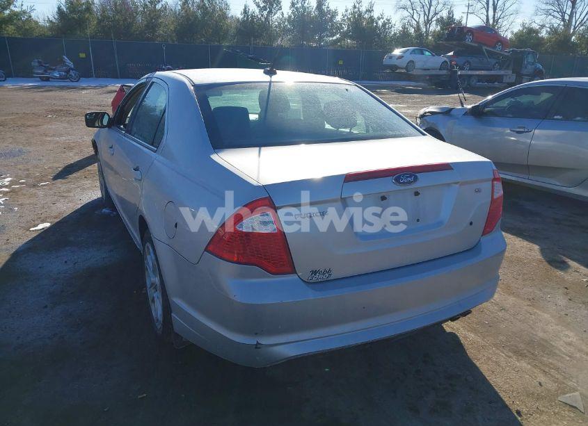 Photo 3 of 2011 Ford Fusion SE (VIN 3FAHP0HA3BR266052)