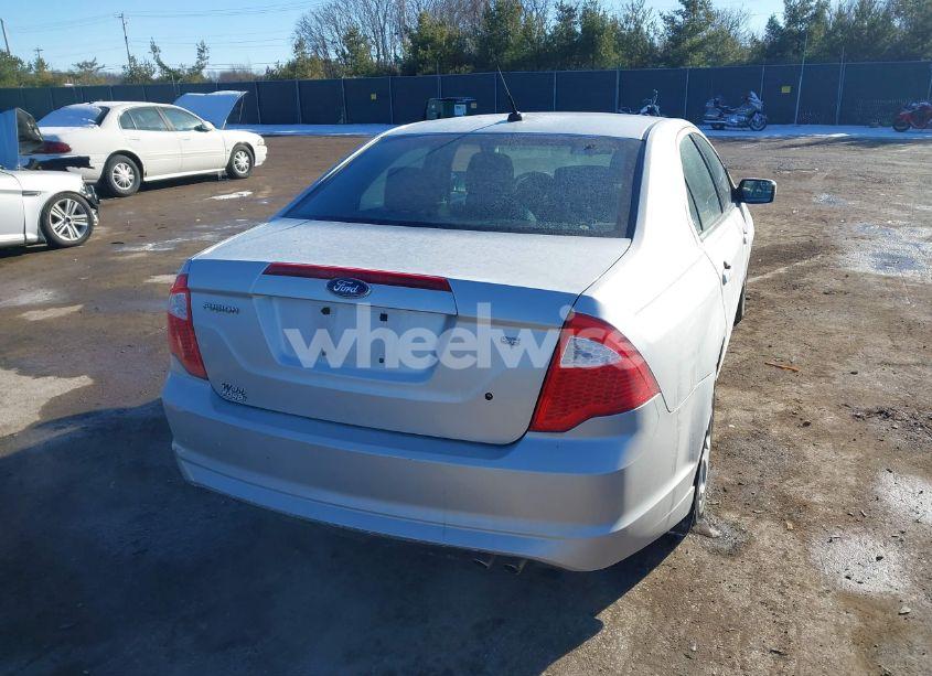 Photo 4 of 2011 Ford Fusion SE (VIN 3FAHP0HA3BR266052)