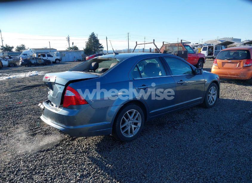 Photo 4 of 2011 Ford Fusion SE (VIN 3FAHP0HA3BR268173)