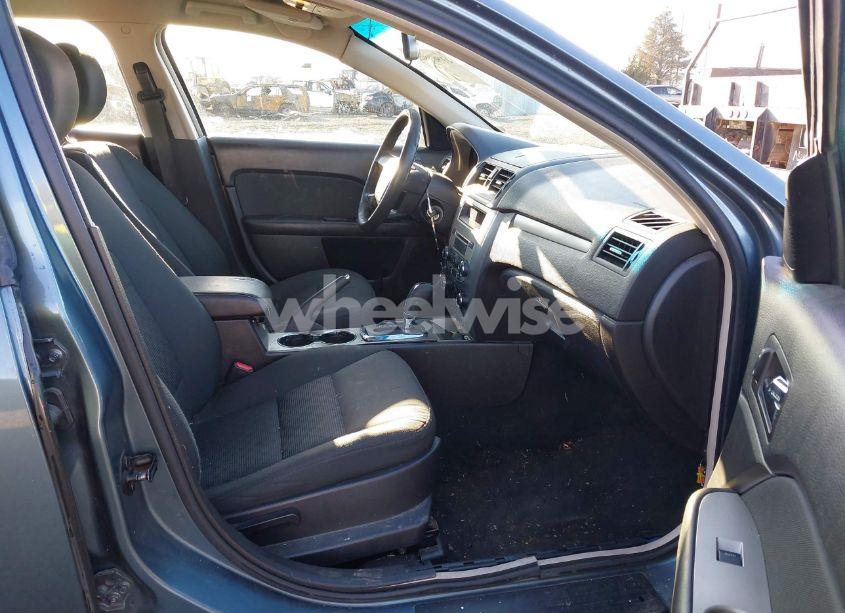 Photo 5 of 2011 Ford Fusion SE (VIN 3FAHP0HA3BR268173)