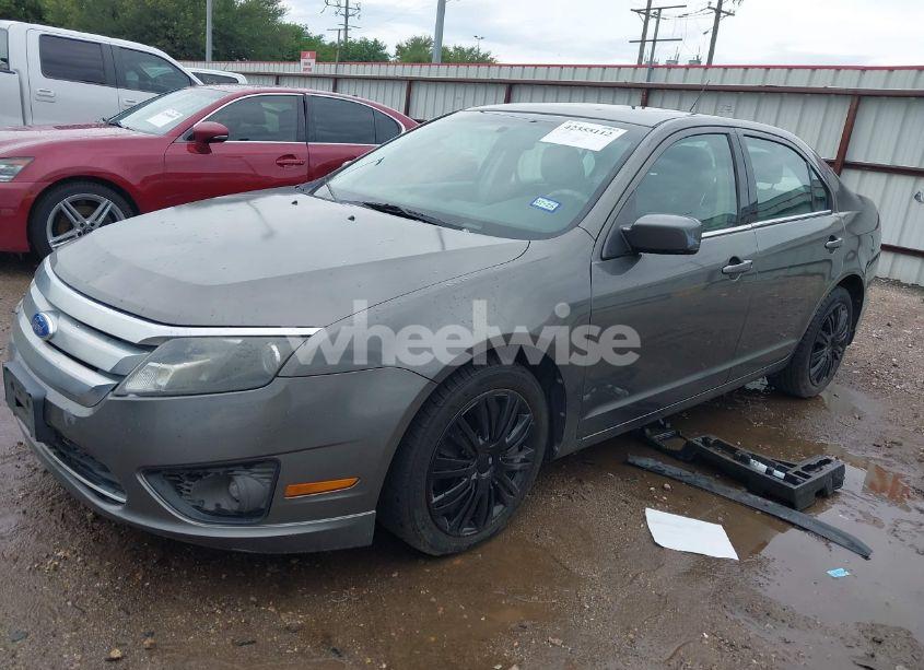 Photo 2 of 2011 Ford Fusion SE (VIN 3FAHP0HA3BR269968)