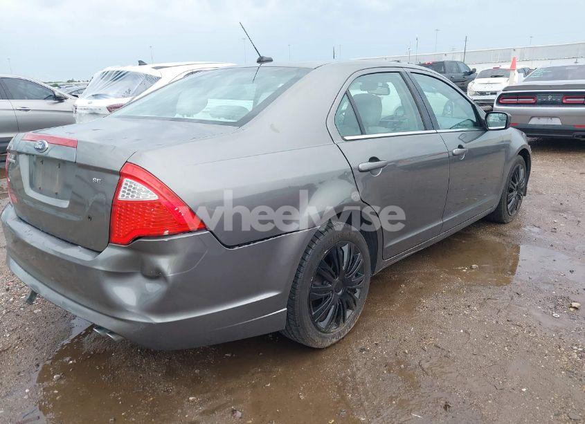 Photo 4 of 2011 Ford Fusion SE (VIN 3FAHP0HA3BR269968)