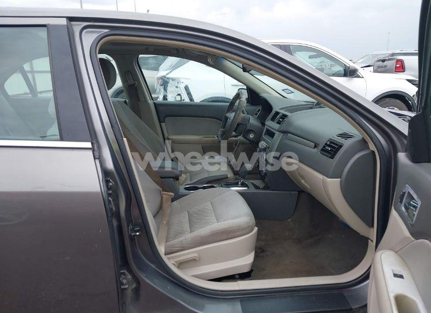 Photo 5 of 2011 Ford Fusion SE (VIN 3FAHP0HA3BR269968)