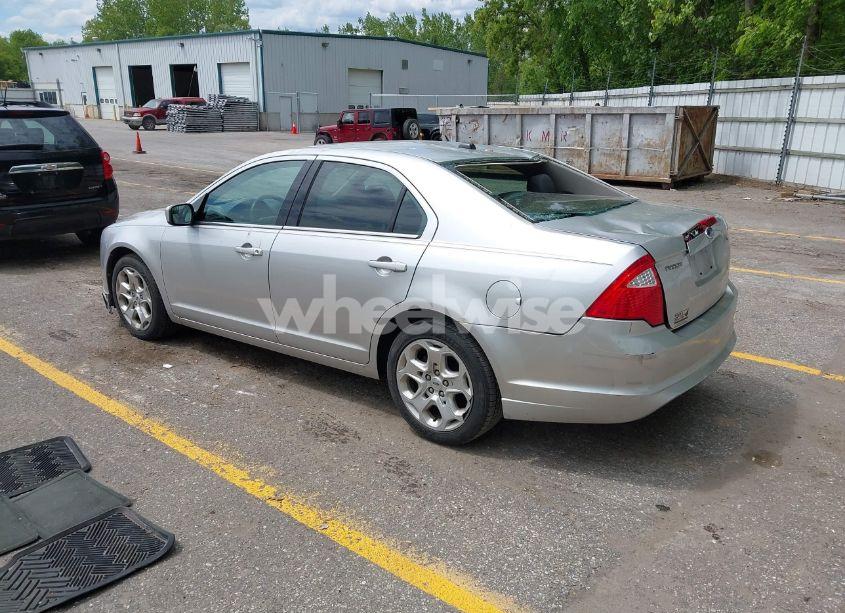 Photo 3 of 2011 Ford Fusion SE (VIN 3FAHP0HA3BR297477)