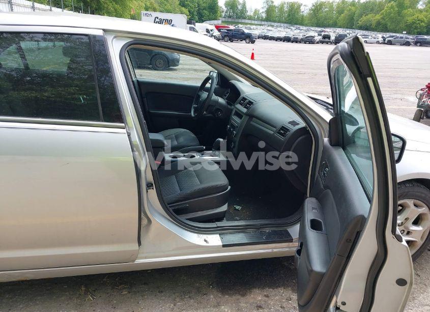 Photo 5 of 2011 Ford Fusion SE (VIN 3FAHP0HA3BR297477)