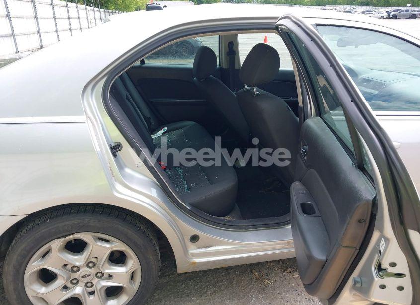 Photo 8 of 2011 Ford Fusion SE (VIN 3FAHP0HA3BR297477)