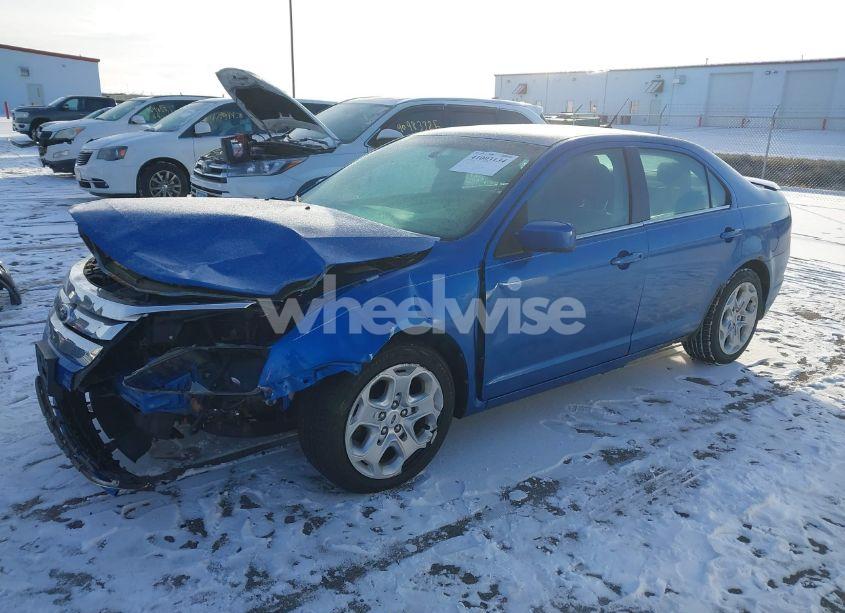 Photo 2 of 2011 Ford Fusion SE (VIN 3FAHP0HA3BR302547)