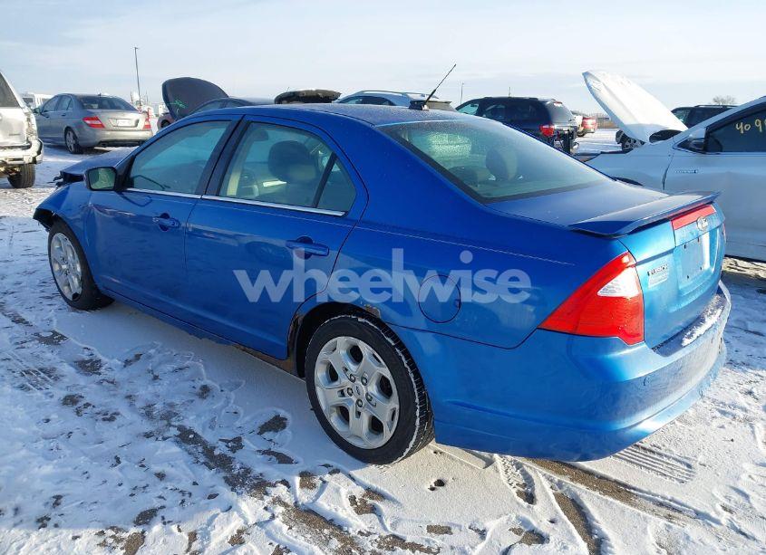 Photo 3 of 2011 Ford Fusion SE (VIN 3FAHP0HA3BR302547)