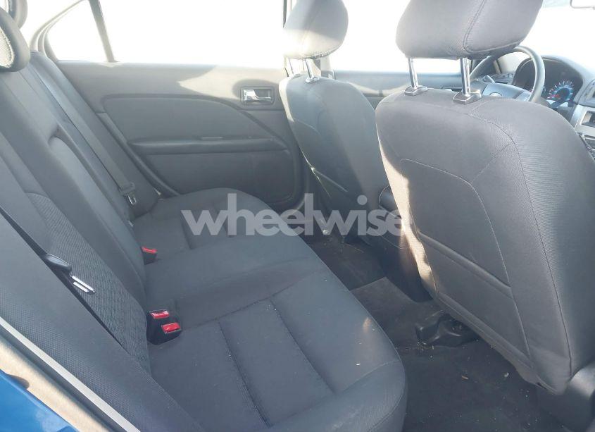 Photo 8 of 2011 Ford Fusion SE (VIN 3FAHP0HA3BR302547)